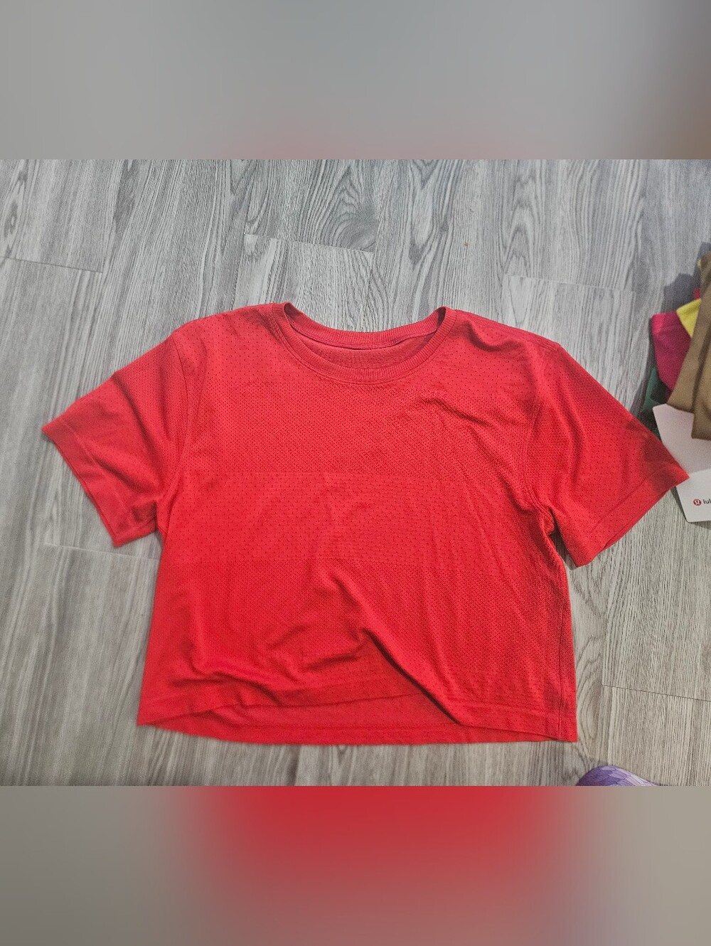Lululemon NWT Swiftly Perforated Short-Sleeve Shirt 6 Oxford Red/Oxford Red